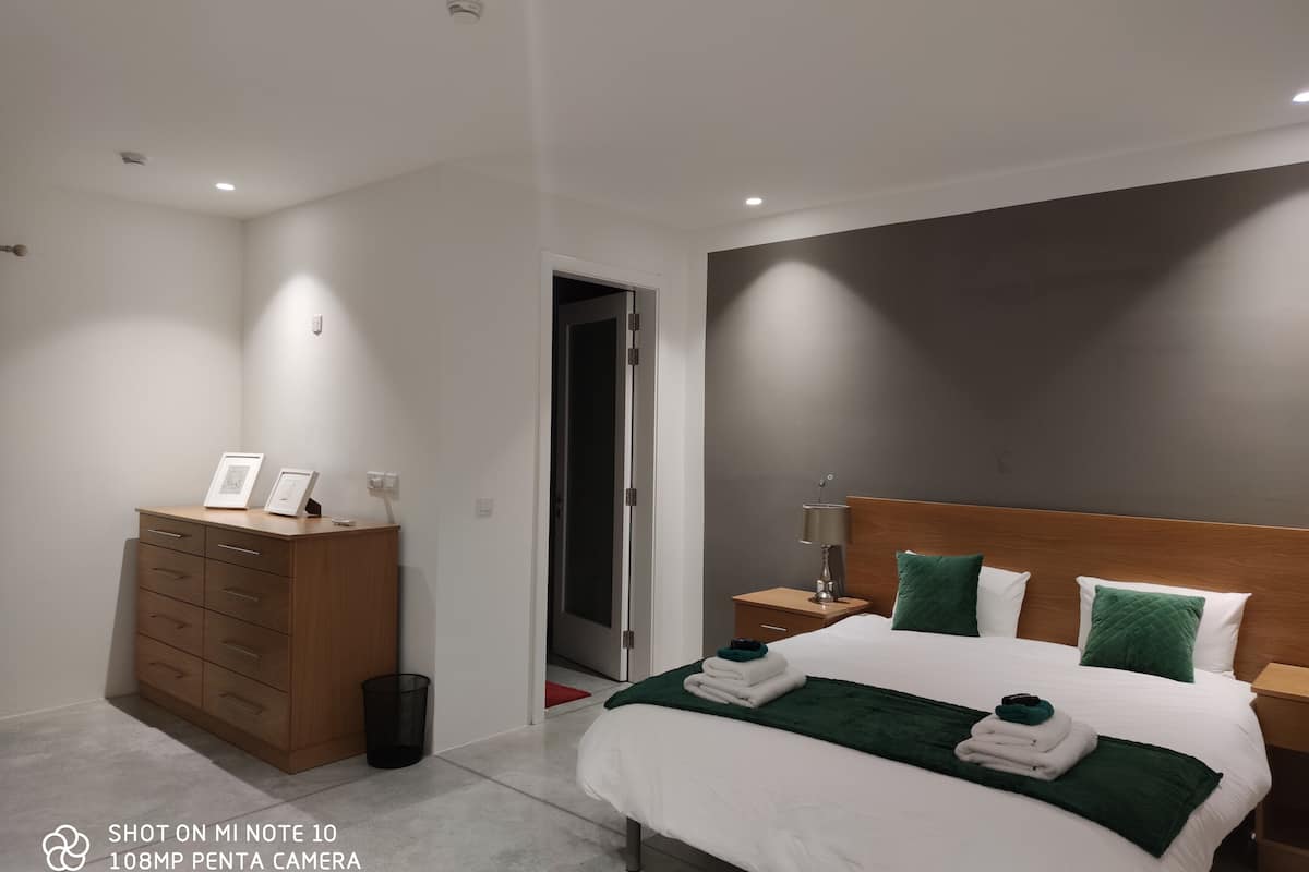 Habitación exclusiva | Sábanas de algodón egipcio, ropa de cama de alta calidad y edredón