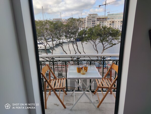 Chambre Double Deluxe, 1 chambre, fumeurs, vue marina | Terrasse/Patio