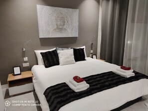 Exclusieve tweepersoonskamer, uitzicht op zee | Lakens van Egyptisch katoen, luxe beddengoed, donsdekens