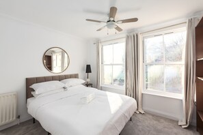 House, 3 Bedrooms - 3 Bed 3 Level House in Center of London (London)