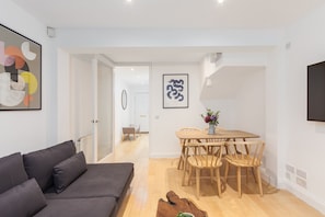 House, 3 Bedrooms | Living area
