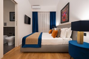 Comfort Double Room | Egyptian cotton sheets, premium bedding, down comforters - Le Mummarelle Suite (Naples)