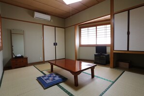Japanese Style Room with Shared Bathroom | Free WiFi - Minshuku Unzen (Unzen)