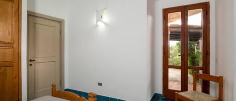 3 bedrooms, iron/ironing board, free WiFi