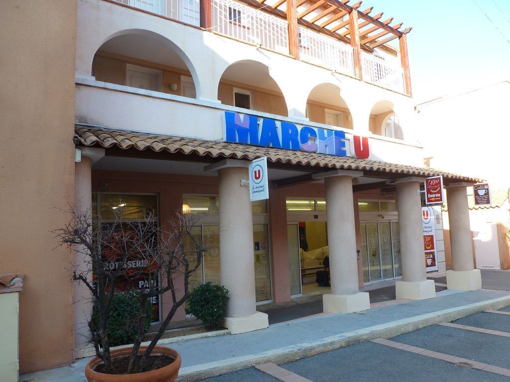 A building with the sign "MARCHEU" indicating a restaurant or cafe.