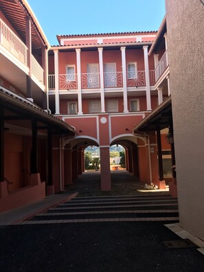 Exterior - Cap Estérel Apt 4 pers air conditioned with WIFI- Bat C9 shopping street and quiet (agay)