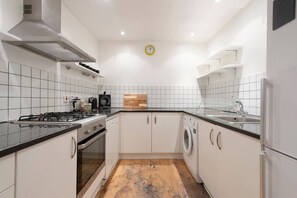 Apartment, 2 Bedrooms | Private kitchen - 2 Bed Flat - City of London Shoreditch (London)