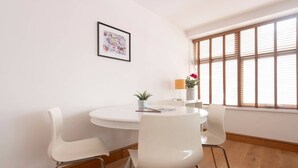 Apartment, 2 Bedrooms | In-room dining - 2 Bed Flat - City of London Shoreditch (London)