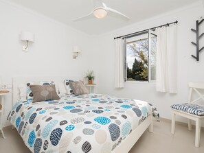 2 bedrooms, iron/ironing board, Internet, bed sheets