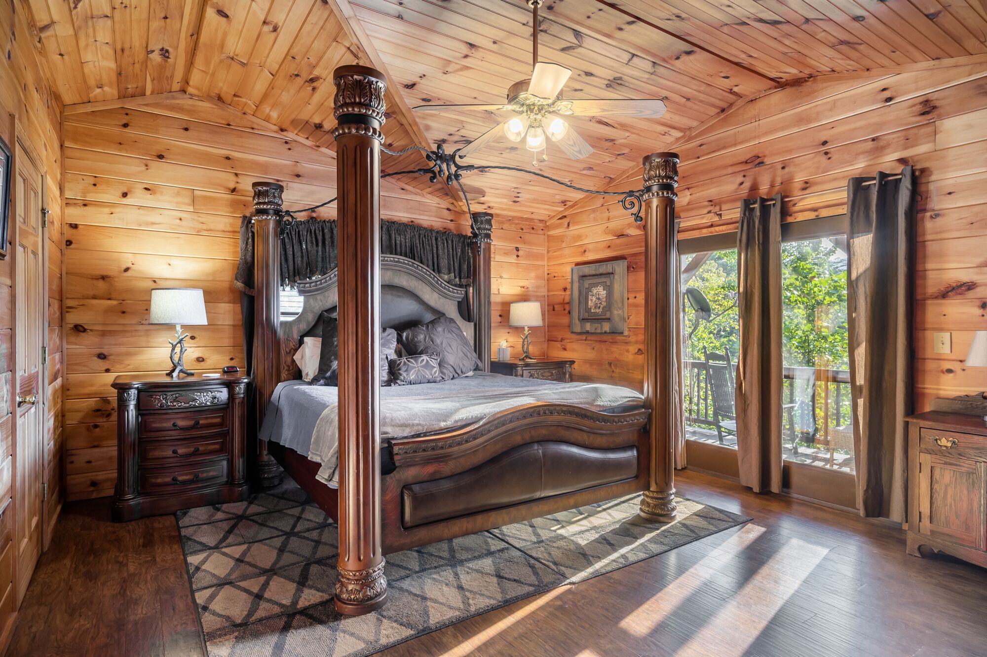 3 slaapkamers, een strijkplank/strijkijzer, reisbedje, gratis wifi