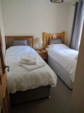 4 bedrooms, iron/ironing board, WiFi, bed sheets