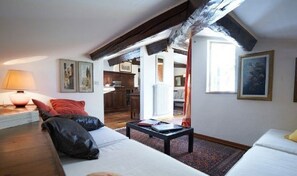 2 slaapkamers, een strijkplank/strijkijzer, gratis wifi, beddengoed