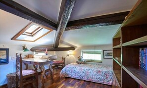 2 slaapkamers, een strijkplank/strijkijzer, gratis wifi, beddengoed