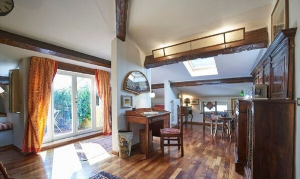 Interior - A Romantic Retreat in Florence. (Florence)