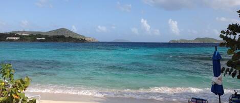 Beach nearby, sun-loungers, beach towels