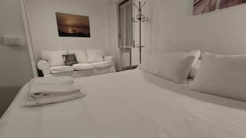 Apartamento (1 Bedroom) | Área de estar | TV de tela plana