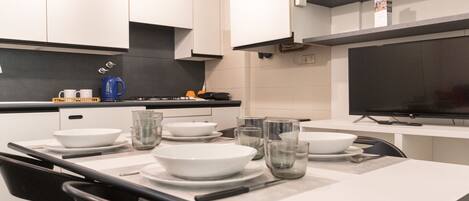 Studio | Private kitchen | Full-sized fridge, microwave, oven, stovetop