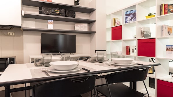 Studio | Essbereich im Zimmer
