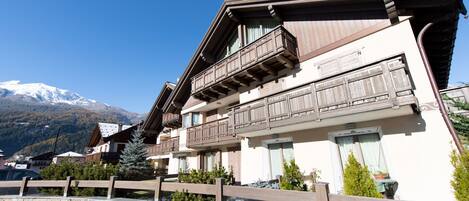 المنشأة من الخارج