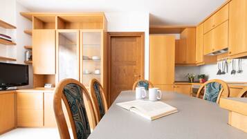 Apartment, 1 Bedroom (Calidarium) | In-room dining