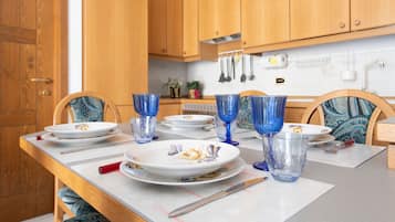 Apartment, 1 Bedroom (Calidarium) | In-room dining