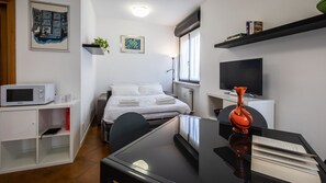 Studio Ekonomi | Setrika/meja setrika, Wi-Fi gratis, dan seprai linen