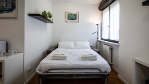 Studio Ekonomi | Setrika/meja setrika, Wi-Fi gratis, dan seprai linen