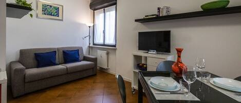 Economy-Studio | Wohnbereich | Flachbildfernseher