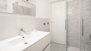 Apartment, 1 Schlafzimmer | Waschbecken im Bad