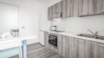 Apartment, 1 Bedroom | Private kitchen | Full-sized fridge, oven, stovetop, cookware/dishes/utensils