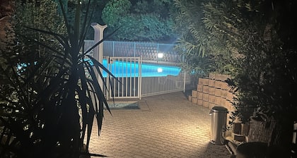 SUPERBE APPARTEMENT PENTHOUSE 3 CHAMBRES - RĂNOVĂ - GRIMAUD