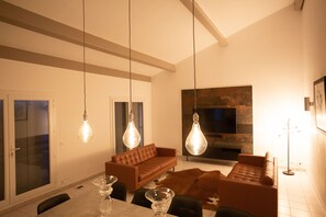 Interior - Stunning 3 bedroom, 3 bathroom penthouse apartment (Grimaud)