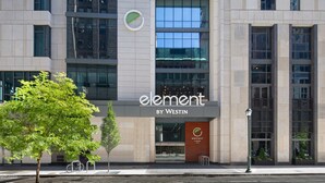 A modern building with the sign "element by Westin". - Element by Marriott Philadelphia Downtown (Philadelphia)