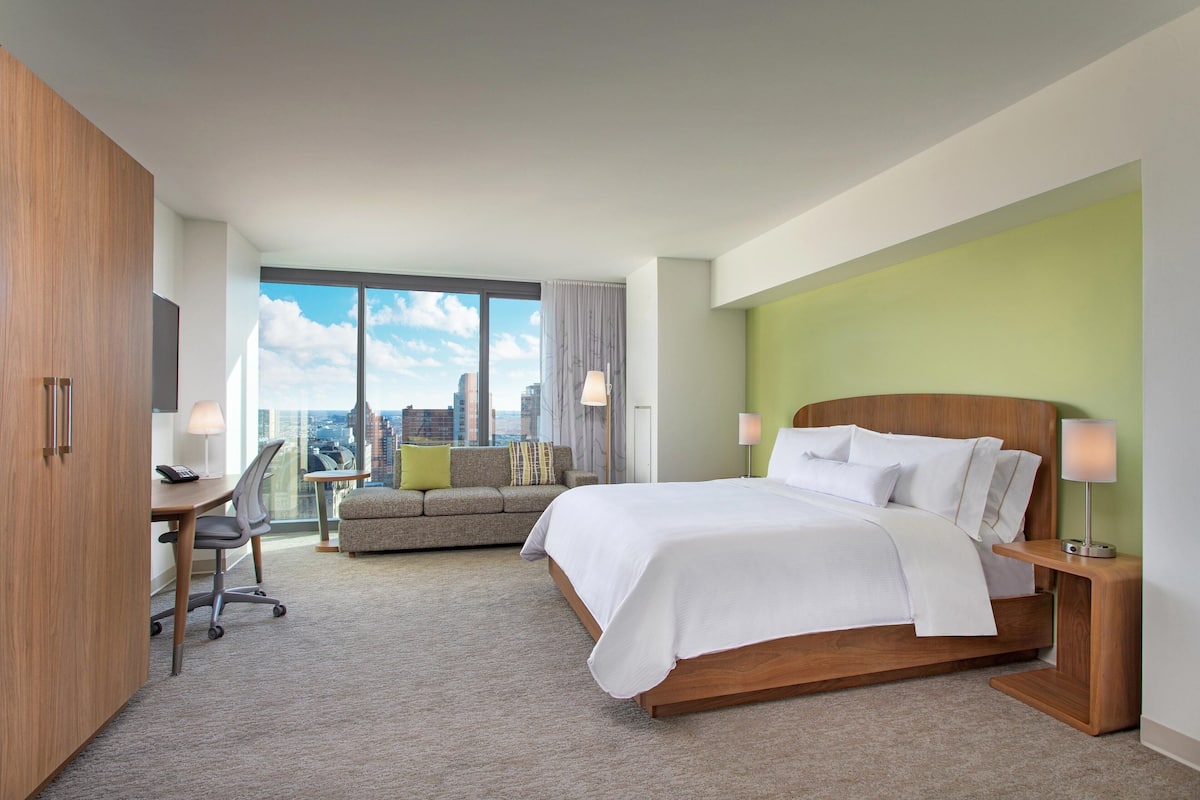 Pillowtop beds, in-room safe, desk, laptop workspace