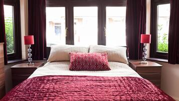 Luxury House | 4 bedrooms, free WiFi