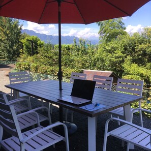 屋外ダイニングエリア