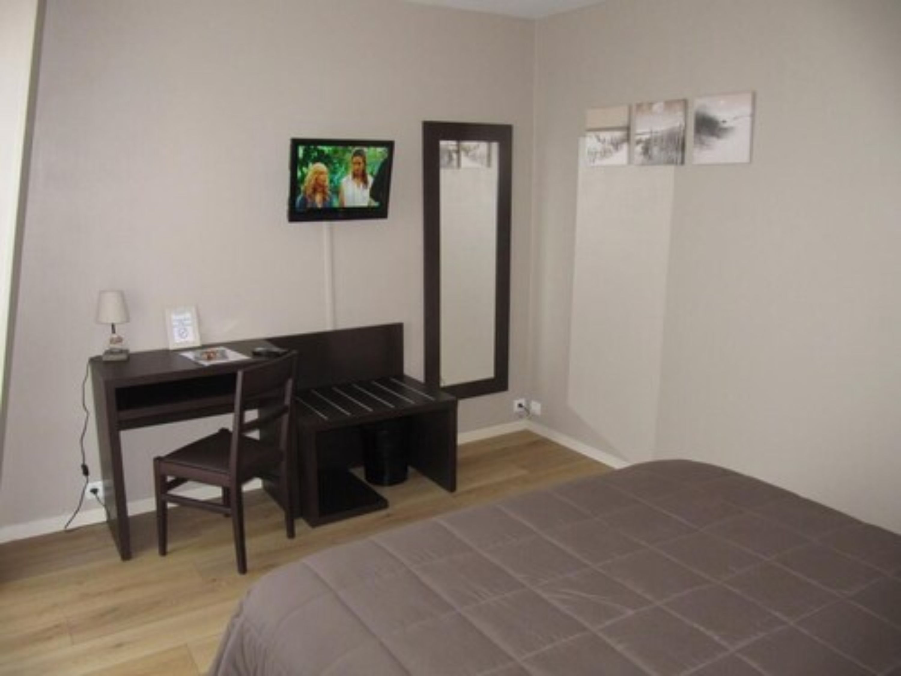 comfort double room | individually decorated, individually furnished, desk, soundproofing