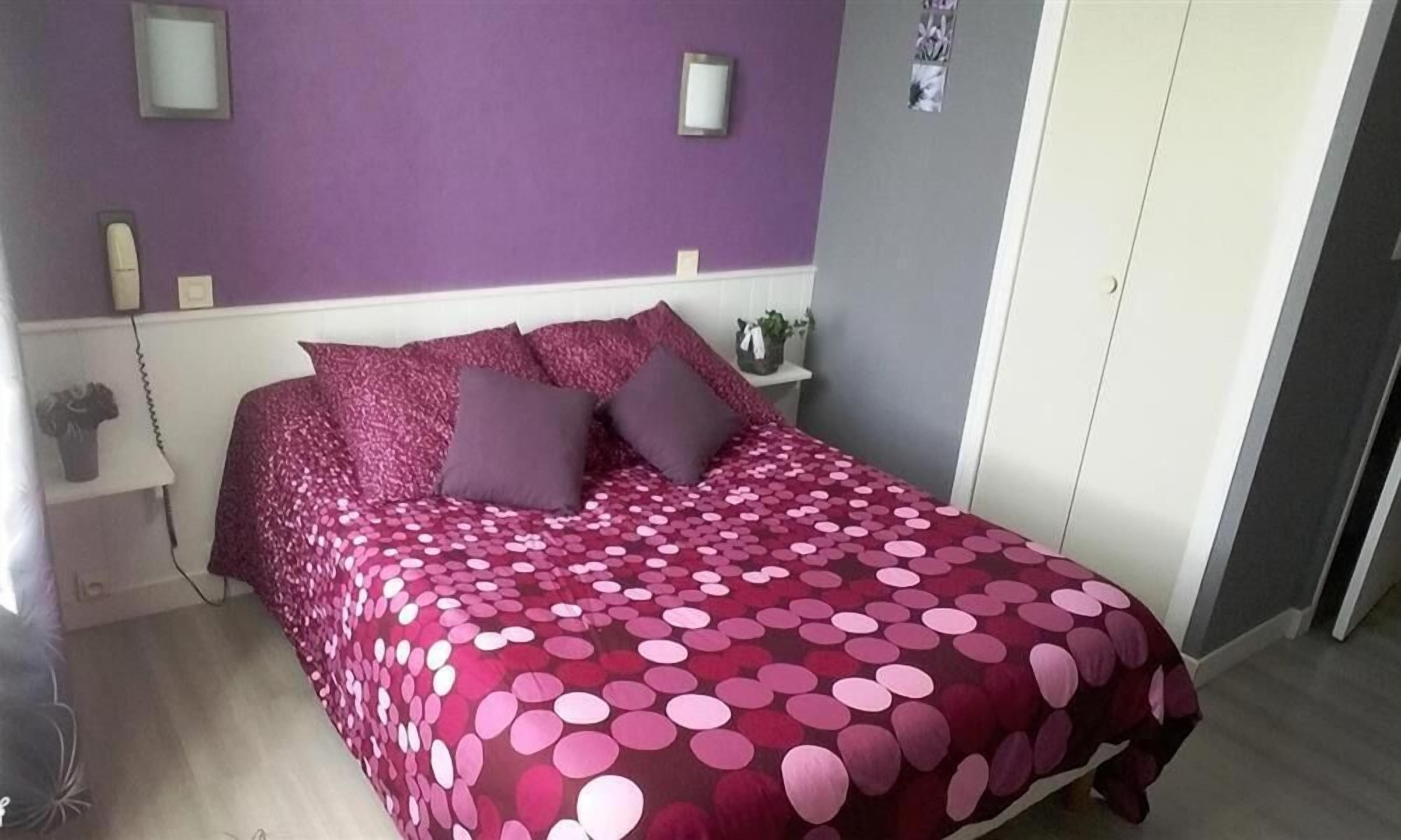 Individually decorated, individually furnished, desk, soundproofing