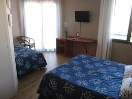 Decoración personalizada, muebles diferentes y escritorio 