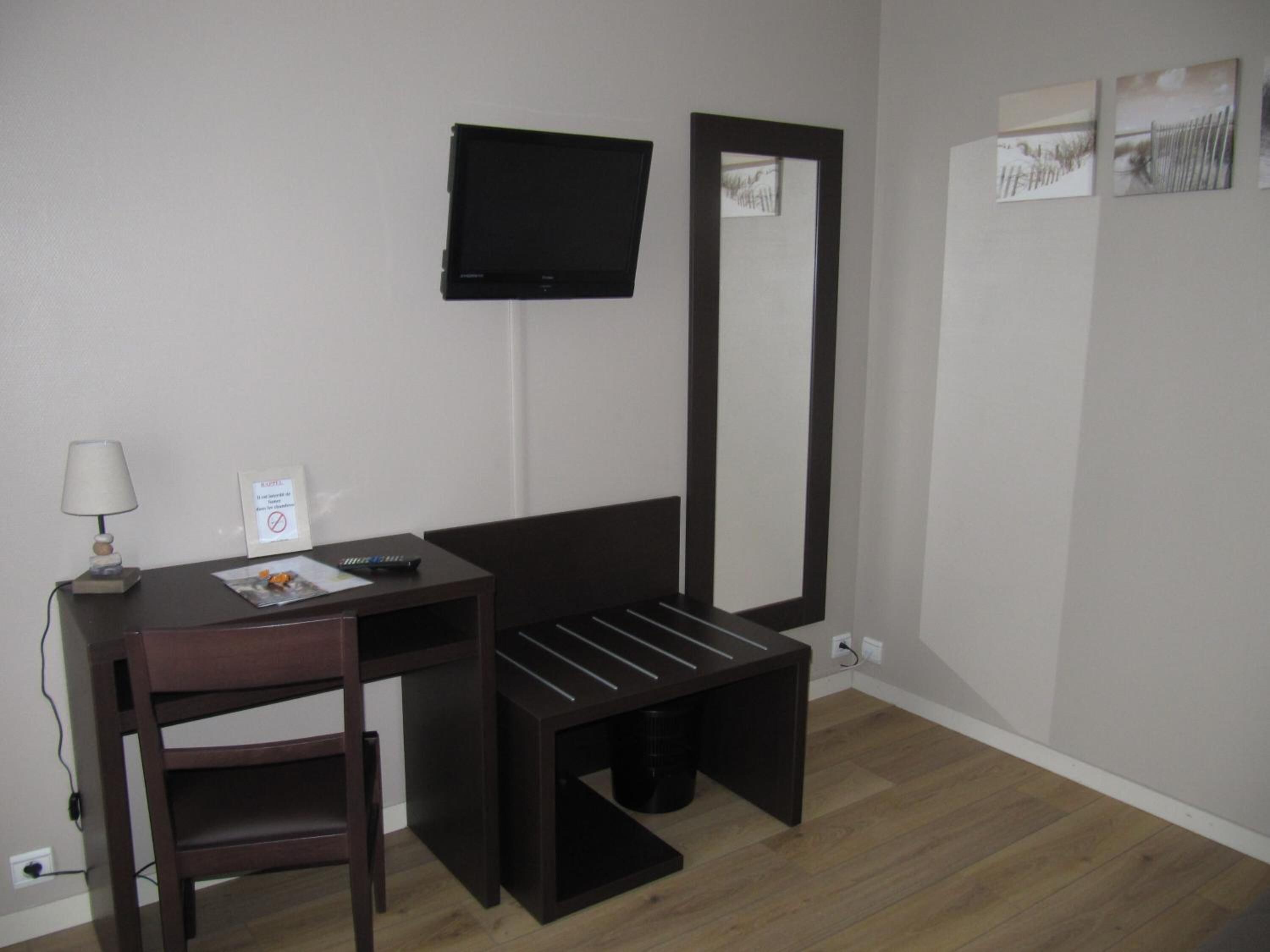 individually decorated, individually furnished, desk, soundproofing