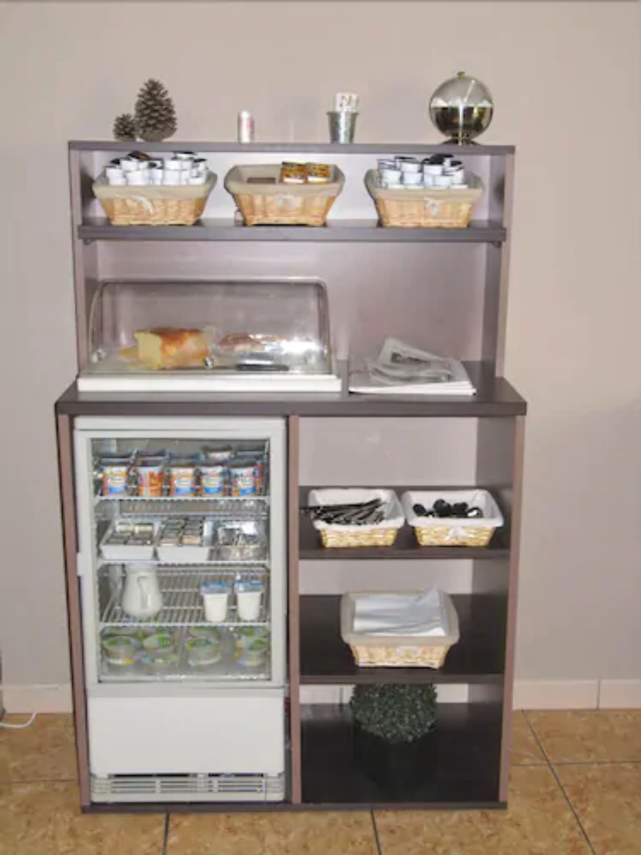 Daily buffet breakfast (EUR 10.5 per person)