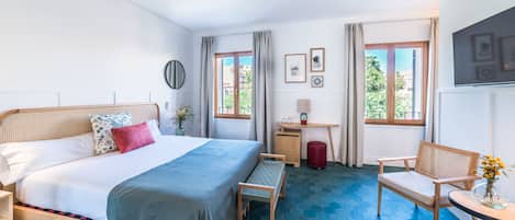 Suite junior | 1 habitación, minibar y caja de seguridad en la habitación