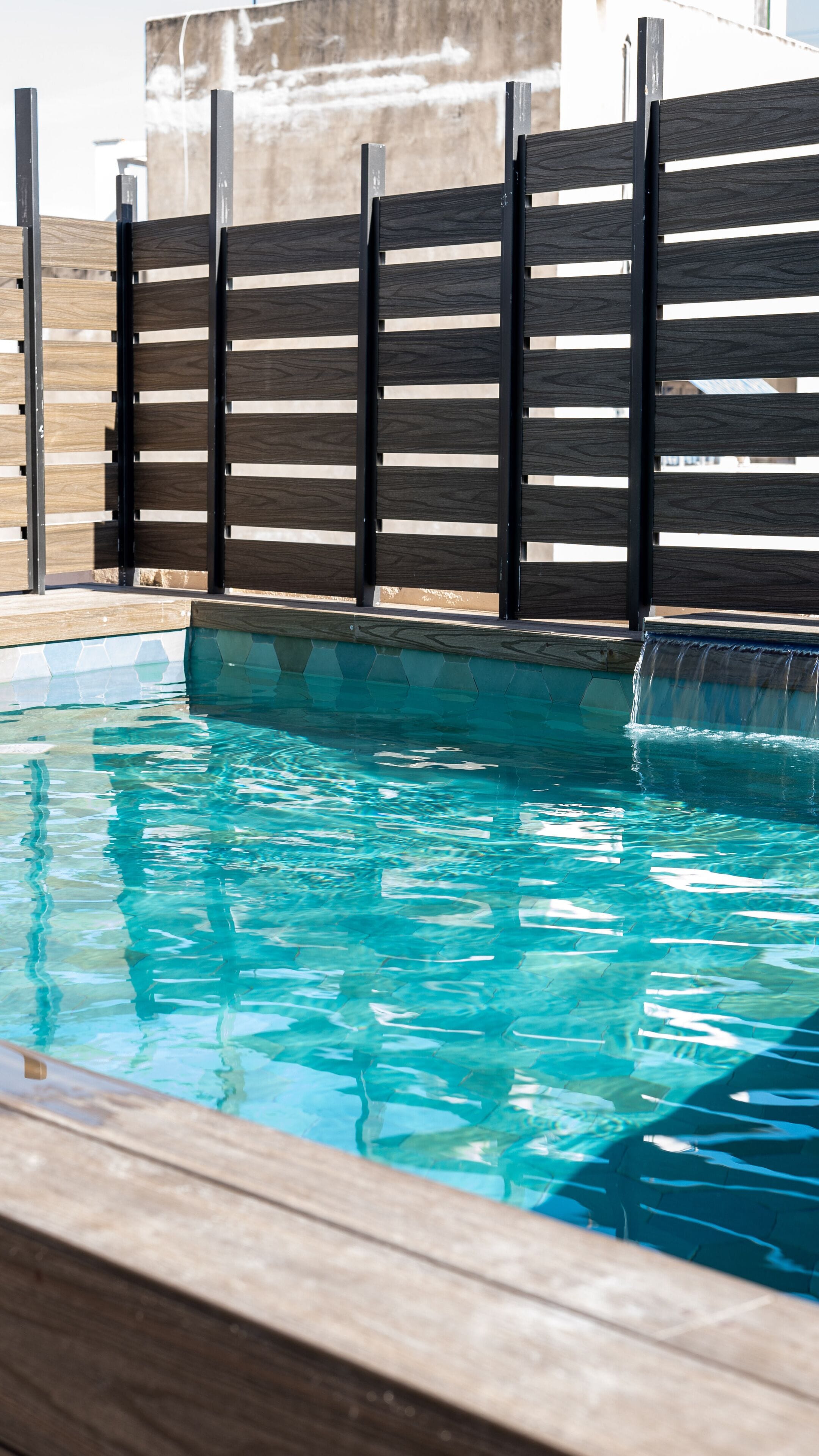 Piscine extérieure (ouverte en saison), chaises longues