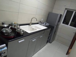 Departamento, 1 habitación | Cocina privada | Refrigerador, microondas, horno y parrilla de estufa 