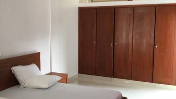 ์ํํธ, ์นจ์ค 2๊ฐ | ์๋ง ์ปคํผ, ๋ค๋ฆฌ๋ฏธ/๋ค๋ฆฌ๋ฏธํ, ์นจ๋ ์ํธ