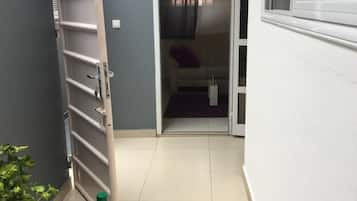 ํ
๋ผ์ค/ํํฐ์ค