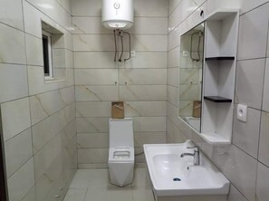 Apartment, 1 Bedroom | Bathroom | Shower, rainfall showerhead, towels, soap - Marcelline Apparts (Cotonou)