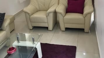 Apartemen, 2 kamar tidur | Area keluarga | TV layar datar