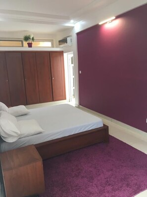 Leilighet, 2 soverom | Blendingsgardiner, strykejern/-brett og sengetøy