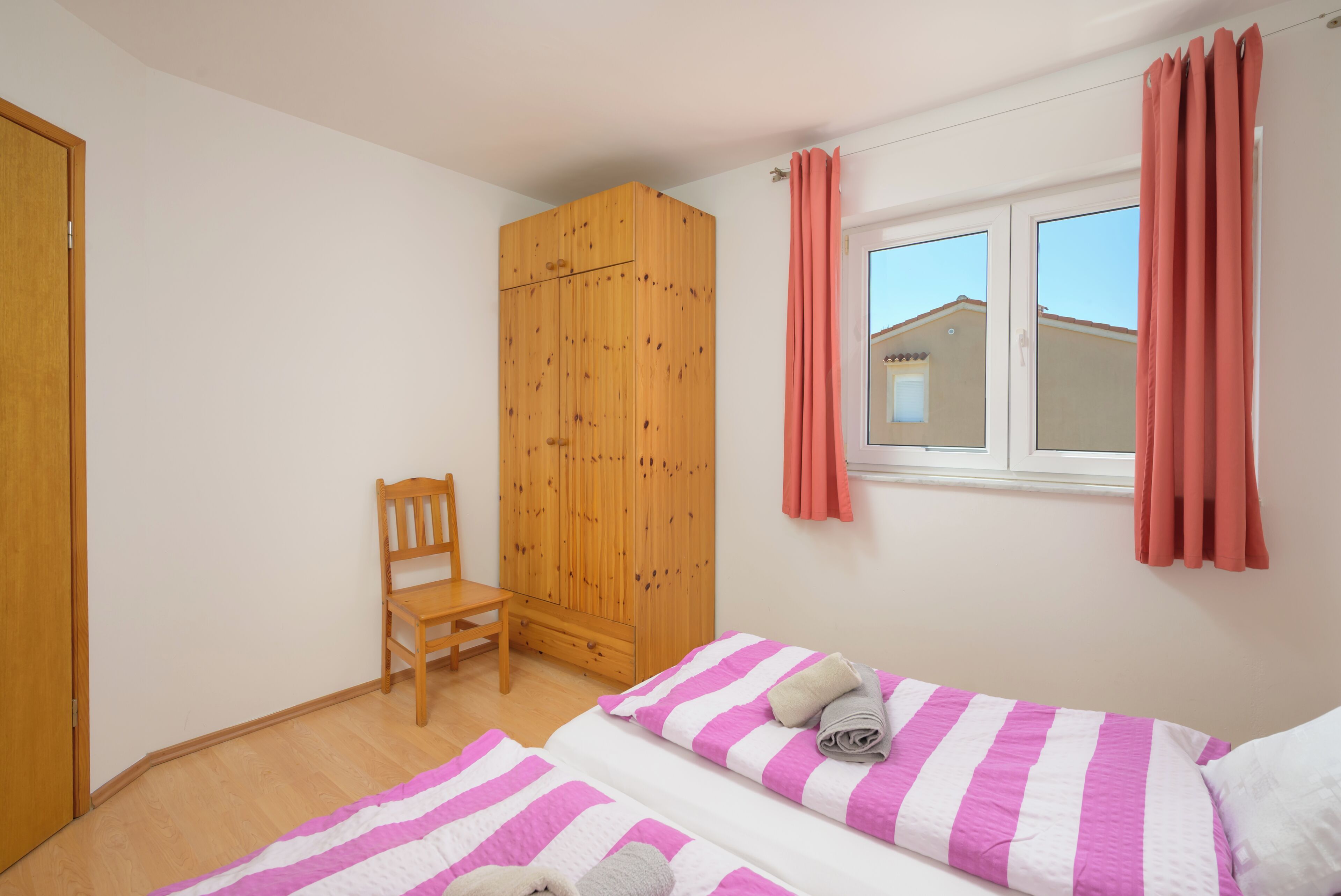 3 bedrooms, WiFi, bed sheets